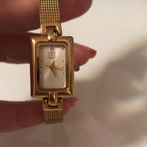 Women’s Squared Watch - Picture 4 of 11